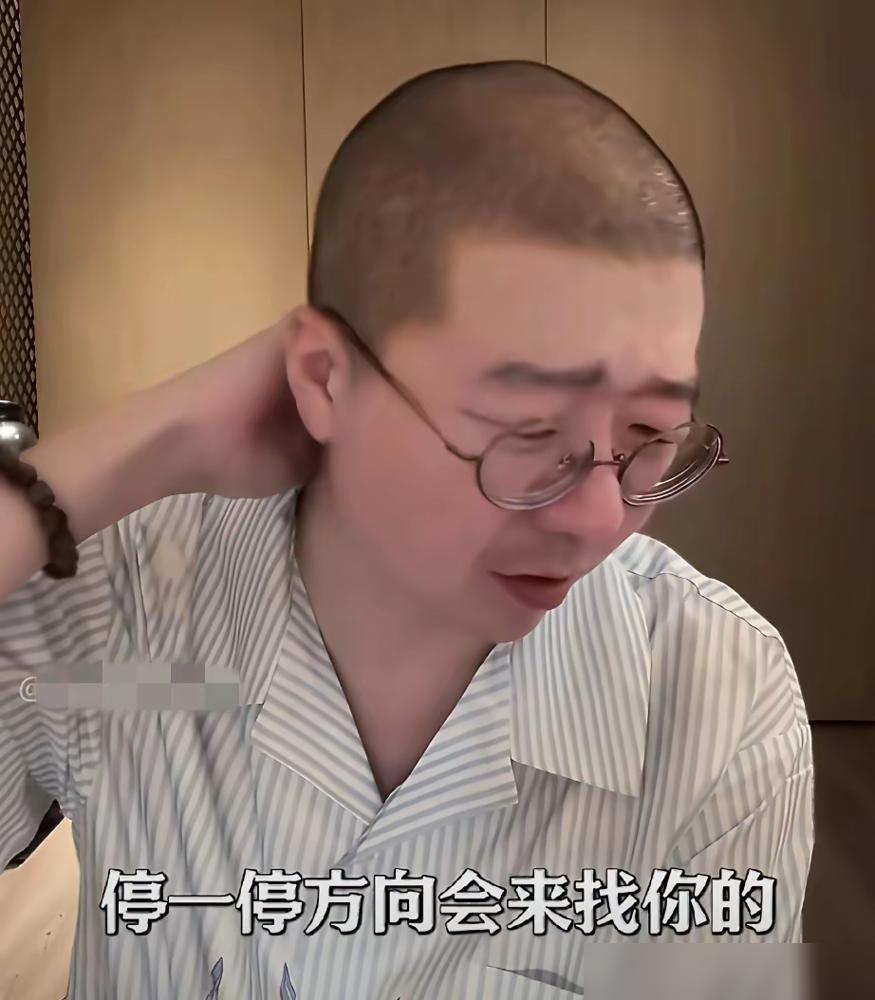 你房贷断了，李诞却在直播间笑呵呵说，别怕，先歇歇。他翘着腿跟你讲，别慌，反