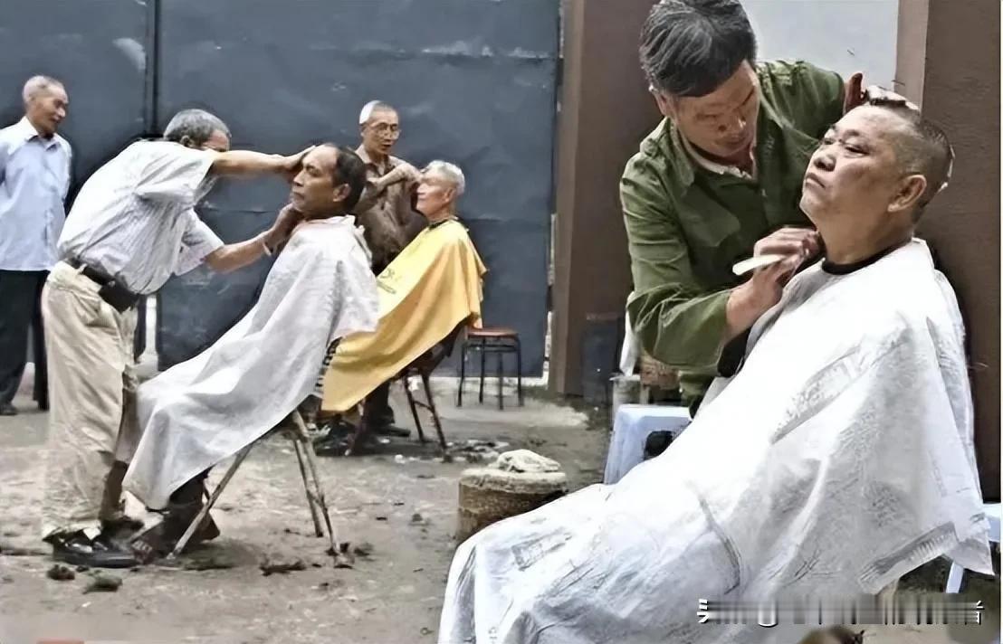 傍晚出去散步，发现有人在马路边给人理发，价格很低，5块钱。理发师傅装备很简单，一
