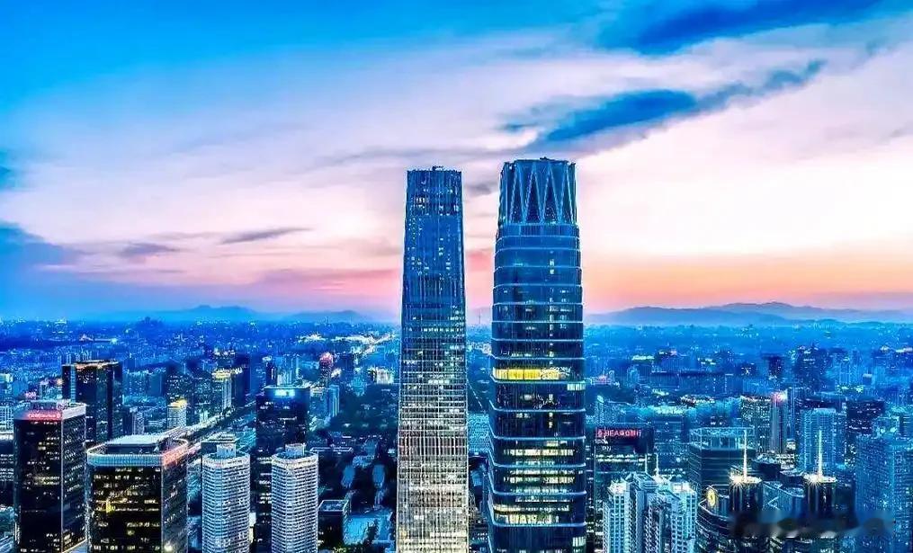 上海楼市开始离谱了！浦东新区陆家嘴板块从18万变成12.6万近两年上海高端