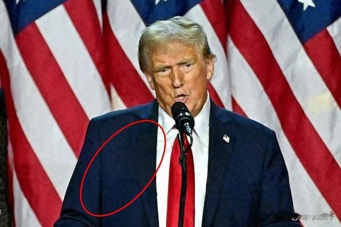 特朗普被逼急了，直接放话：1万亿军费谁也别想动。有网友直言，这老头是真急了
