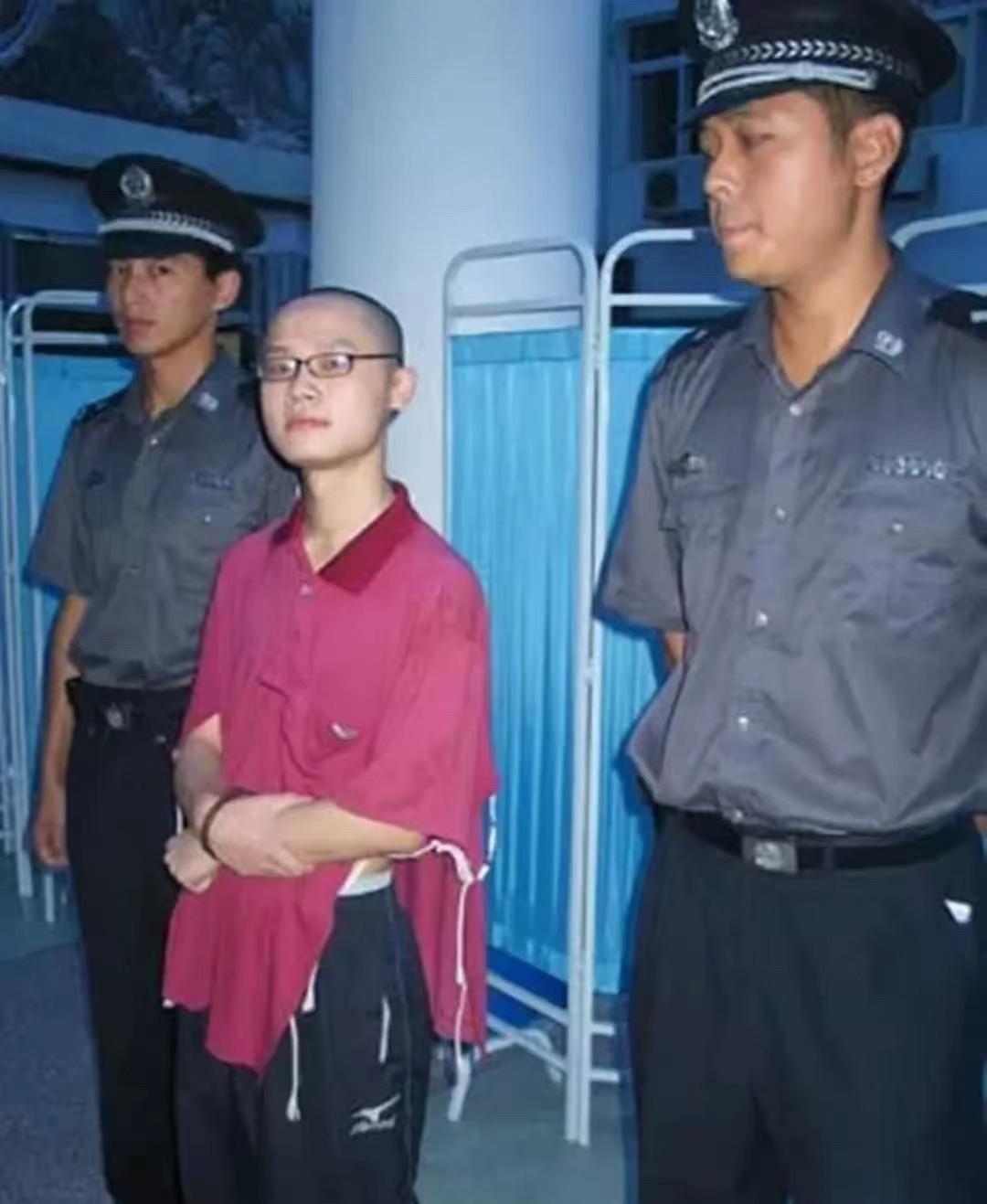 2004年11月，湖南女教师陆灿昱接到学生敖力的电话，说是“有事商量”。她没多