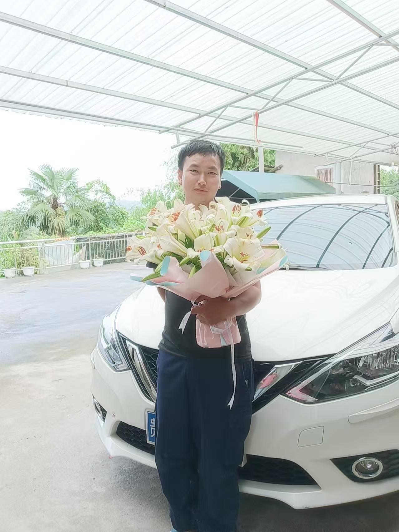 提车的时候没有花时隔两年多了今天给安排上了仪式感上来了