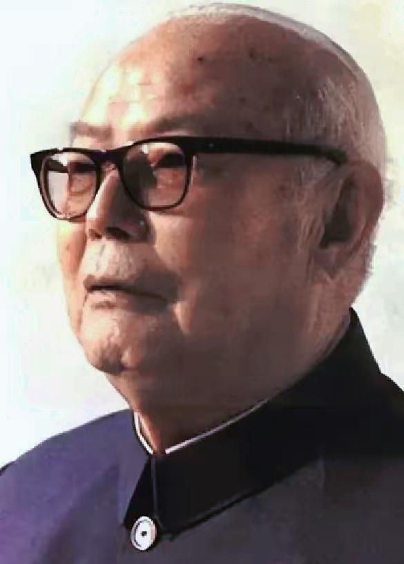 1978年的某天，叶帅连夜紧急叫来华国锋，并低声告诉他，必须要顺应新的形势了，出