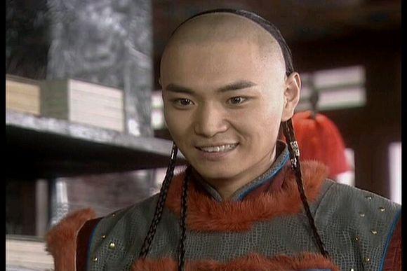 清代十二大"铁帽子王"里，唯一一个不是皇帝直系后代的，是他们家，舒尔哈齐一系传了
