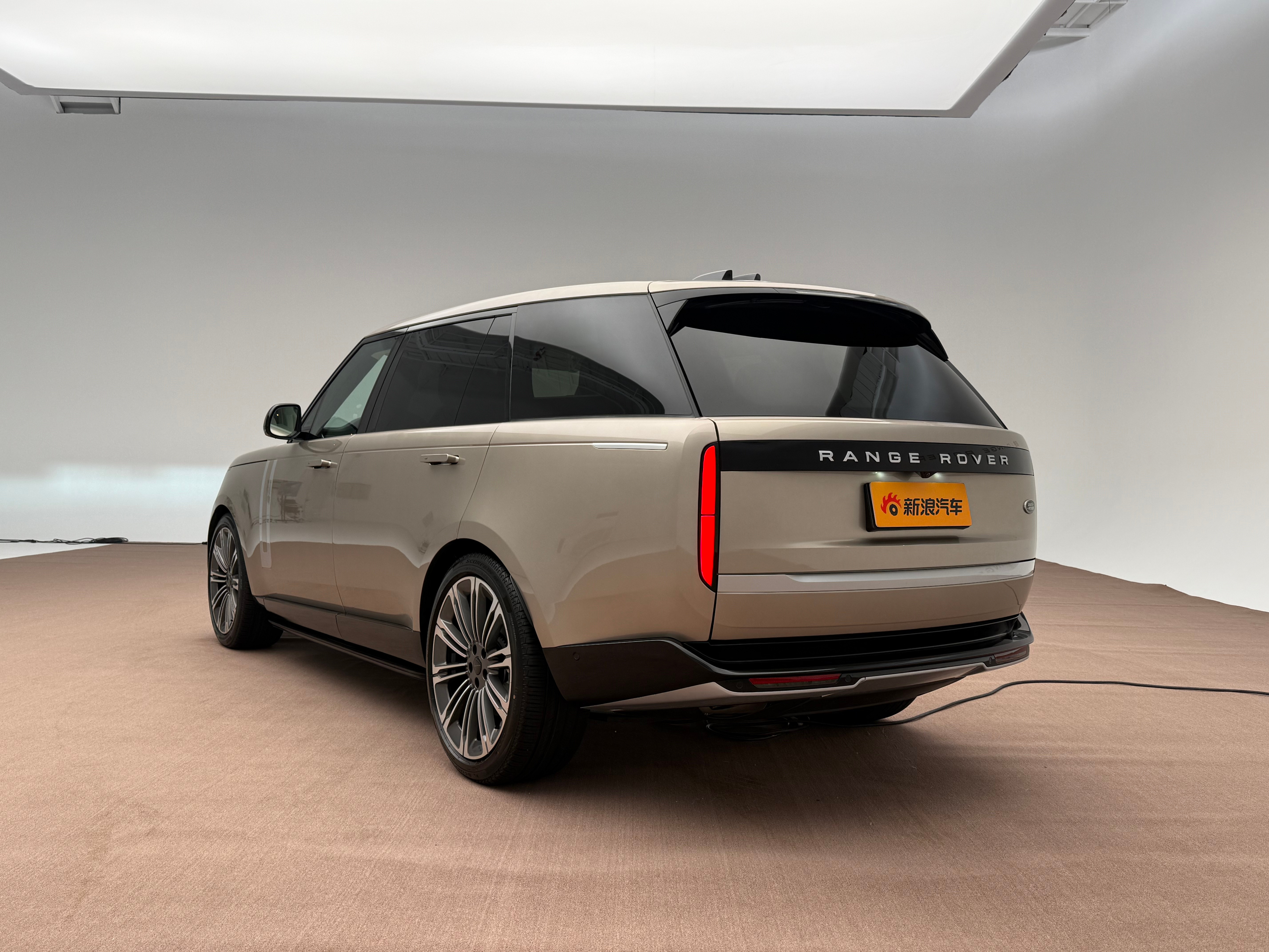 今天给大家带来两款路虎在26年的新产品，一款定位高端旗舰，一款定位顶级越野。前者