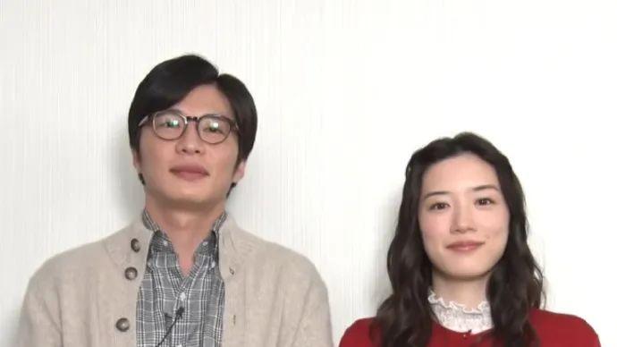 已婚男星被曝出轨25岁女演员,承认同居但否认恋情:只是照顾她