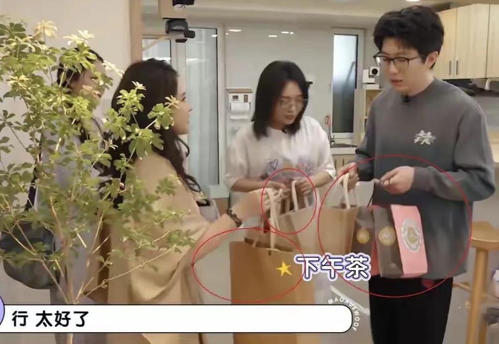 郭碧婷给人送礼，真的是别出心裁，又不让人有负担呢。很多人觉得嫁入豪门的人，送礼估