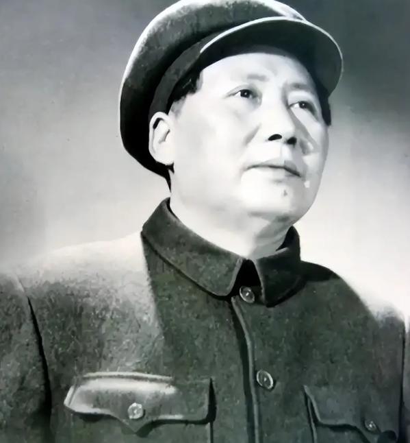 1947年，解放战争打得正胶着，蒋介石每天在南京盯着地图，誓要把共产党一举歼灭。