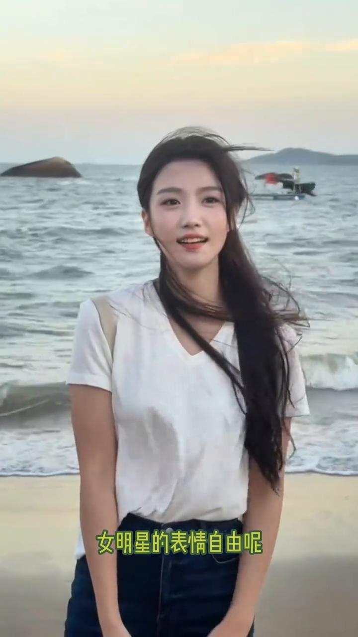 就离谱，什么时候才能归还女明星的表情自由？王楚然和卢昱晓完全就是两个极端，一个是