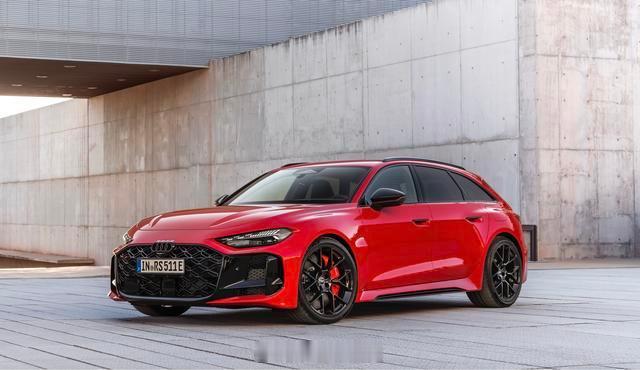 奥迪RS家族迎来重磅插混车型！全新RS5轿车版与Avant旅行版同步亮相，EA
