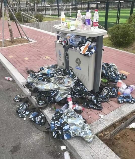 我孩子在大学期间的军训已经结束了，还在军训的时候，我就给他发信息，军训后衣服不要