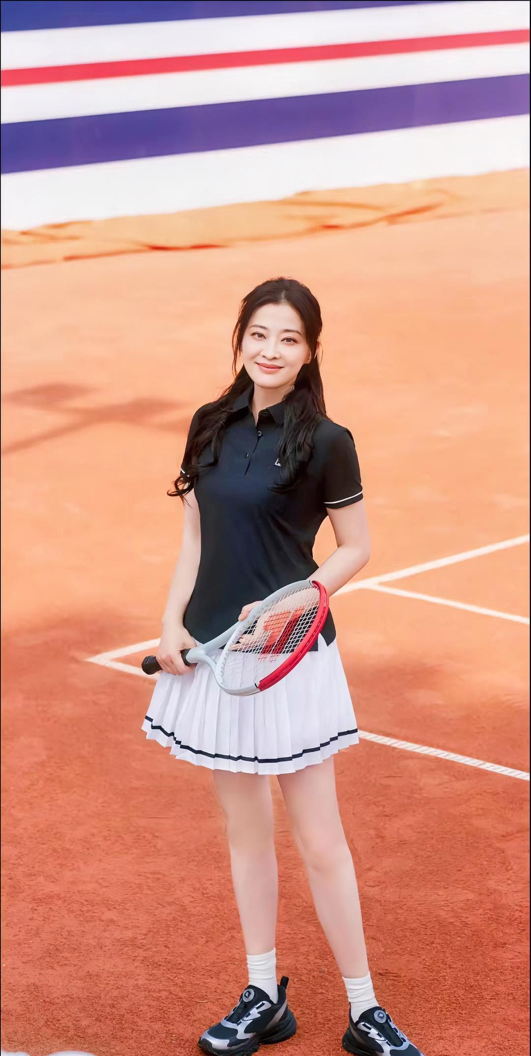梅婷，166，脚上的运动鞋真好看，有知道什么牌子的吗？我也想买一双！