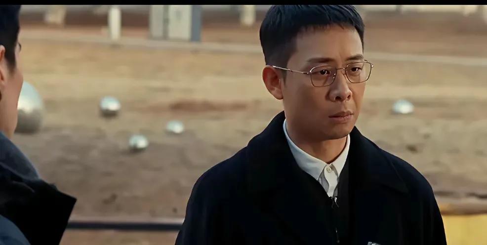 张译的妻子真的是拯救了银河系，二婚嫁给了小6岁的张译，没想到捡到了宝。谁能知道