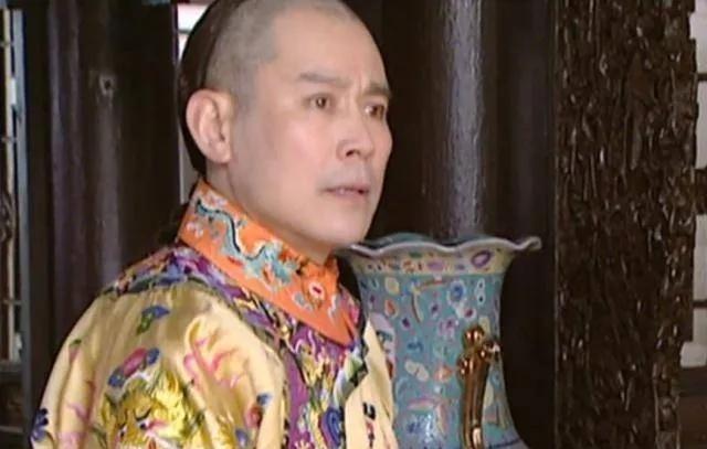 1724年冬天，废太子胤礽病重，眼看挺不过去了，叫来身边的太监，说想托句口信