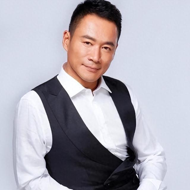 1998年的一天，丁海峰回到家跟妻子唐歌说：咱俩分手吧，我爱上了别人。唐歌满眼含