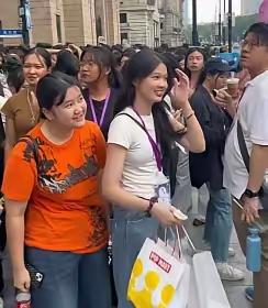 30万泰国人冲中国“扫货”，不看景点只抢盲盒？真相太意外！别再以为泰国人来