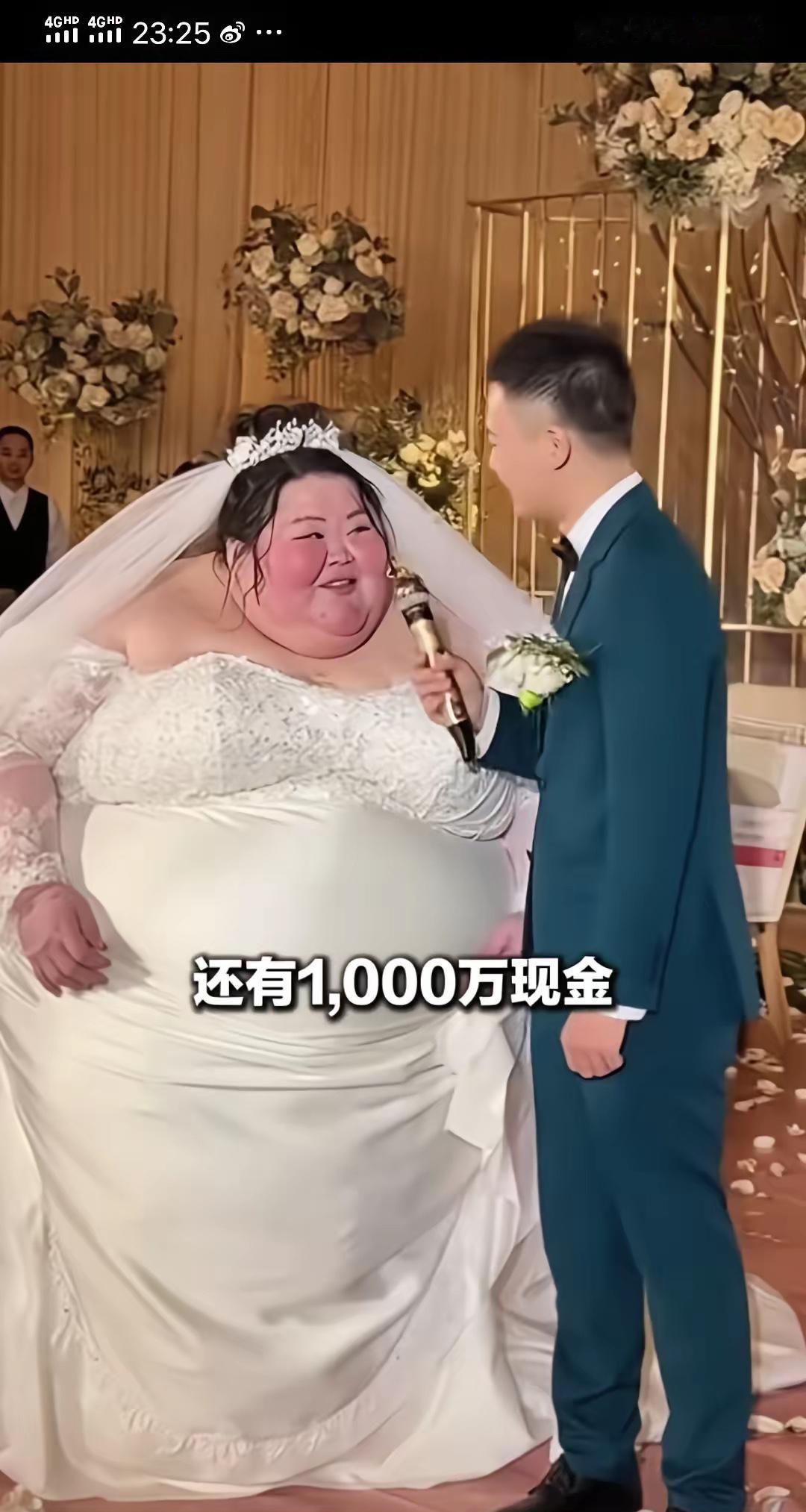 新郎收岳父母两别墅一千万现金直接炸锅！网友调侃这软饭吃得真瓷实，小两口被说成资