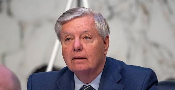 美国为何不直接冻结中国在美资产？就这么说吧，美国要是真冻结了，反而是帮了中国一把