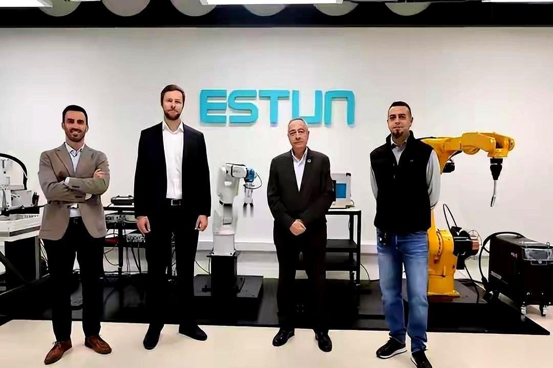 最近，中国制造工业机器人的企业艾斯顿，在德国签下了一份闲置厂房的租赁合同。房东