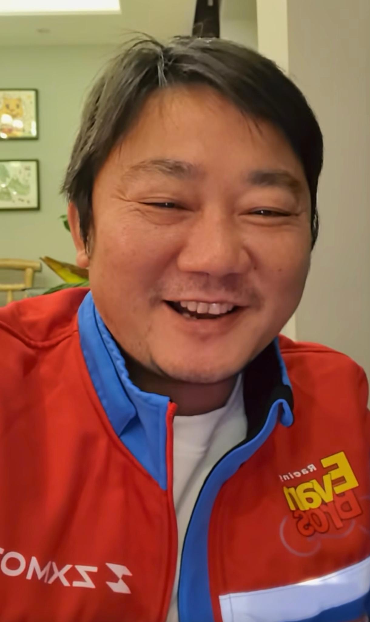 张雪机车夺冠后创始人张雪成了香饽饽。据悉重庆与怀化（张雪老家）都在争取“张雪机车