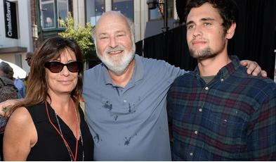 惨遭亲子毒手，这对知名导演夫妻双双殒命美国好莱坞著名演员、编剧、导演兼政治倡