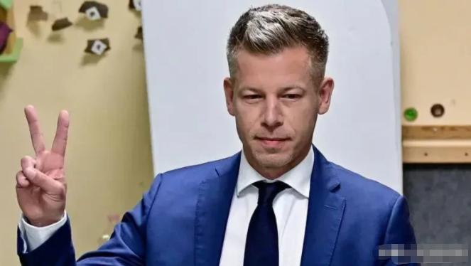 匈牙利新总理：我们不能自毁长城即将成为匈牙利新总理的彼得·马吉亚尔表示，一旦乌