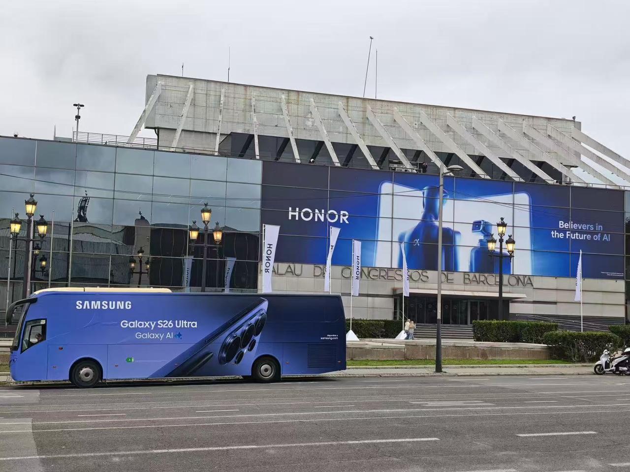 伤害不大，侮辱性极强，荣耀算是又捅了马蜂窝，惹得三星直接开启“嘲讽”模式确实想