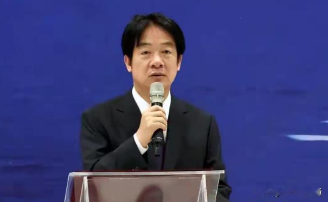 赖清德现在估计有点慌了！不是因为美国暂停军售，也不是岛内民调下滑，而是他亲手限