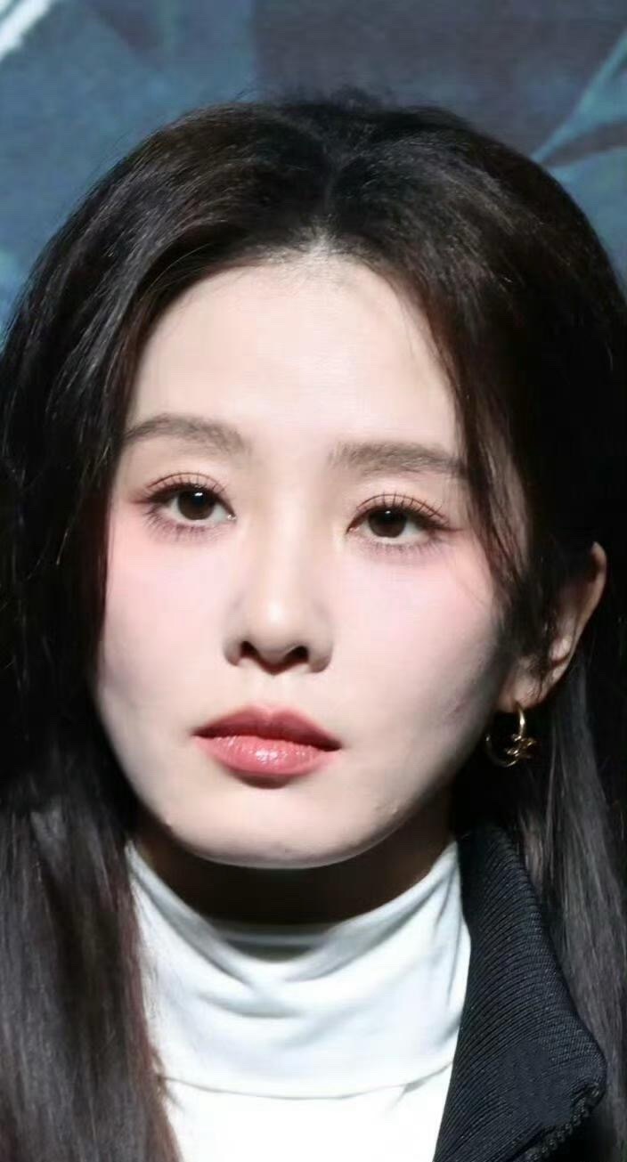 天呐，刘诗诗保养这么好竟然还有痘坑