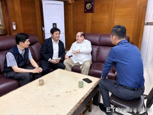 李乾龙座车追踪器曝光！实物已丢，但拍下照片国民党文传会主委尹乃菁15日指控，