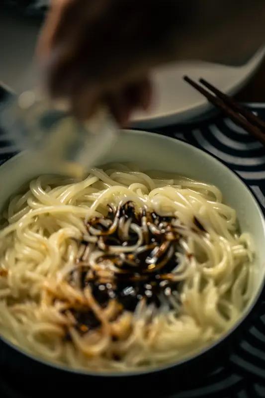河南家常吃饭唠嗑，素馅饺子比肉馅还好吃，你信不信害，说来说去不还是蒜汁面嘛！专