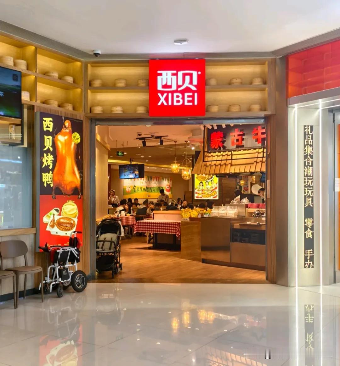 西贝在预制菜风波中的应对实在难言妥当。罗永浩吐槽菜品后，贾国龙一开始强硬硬刚，指