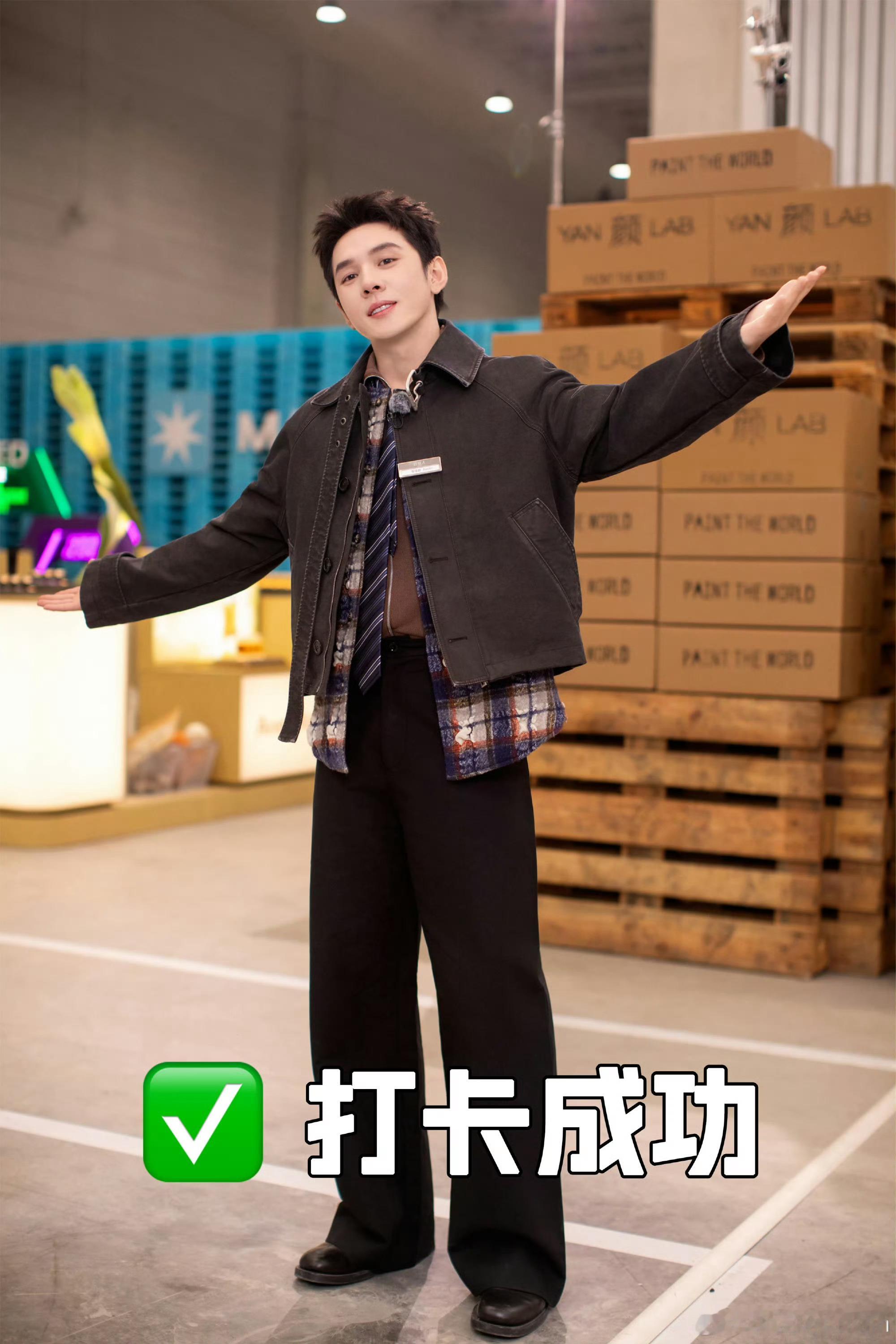 尚雯婕李佳琦狗狗祟祟被这个尚雯婕李佳琦可爱到了，门口趴着狗狗祟祟偷听张予曦颜安讨