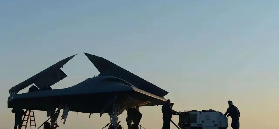 特朗普说漏嘴了！4月11日，特朗普公开表示：“我们正在往军舰上装弹药，装的是有