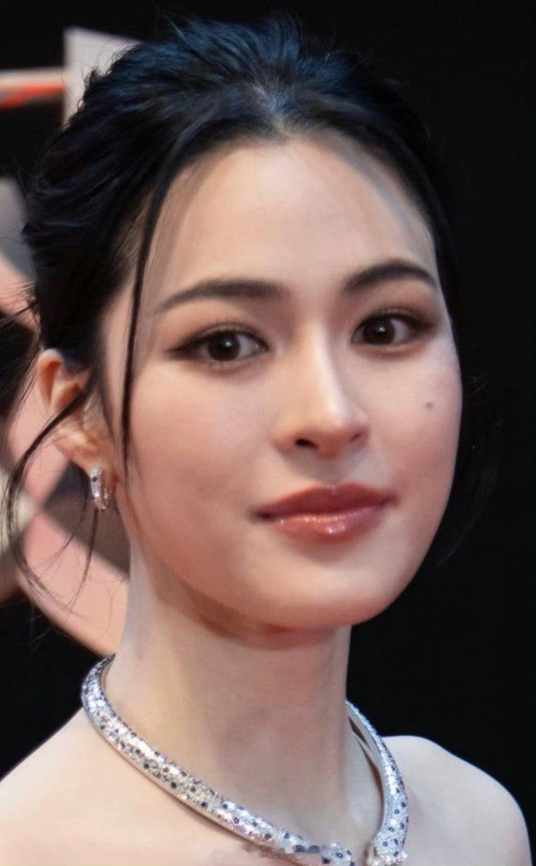 微博文化交流之夜邝玲玲OrmKornnaphat今日红毯生图🈶好美的