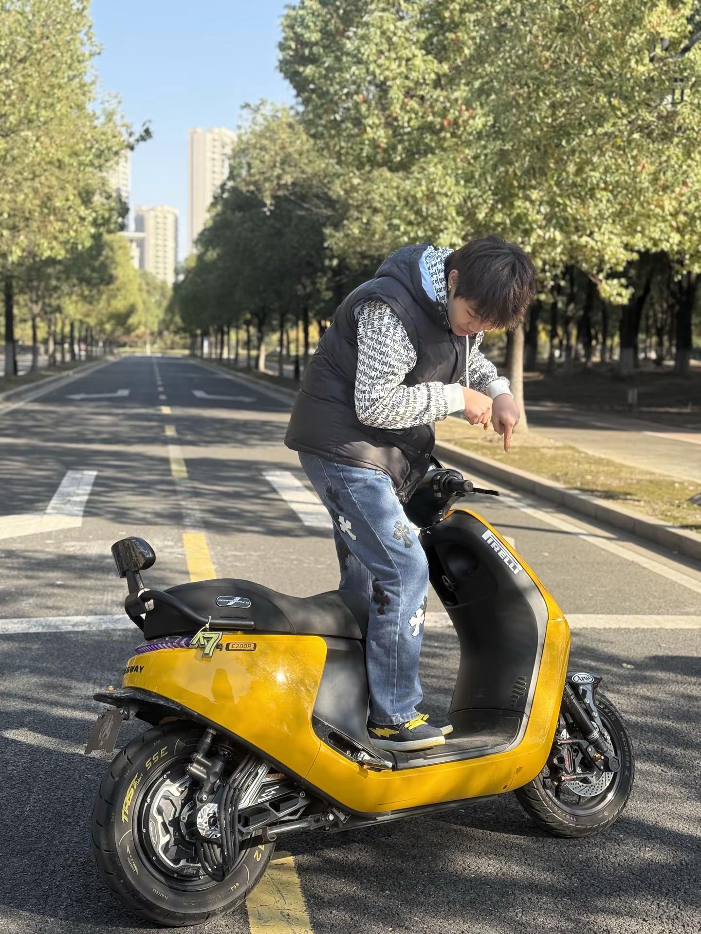 什么年代了玩个改装车就是精神小伙🤣🤣