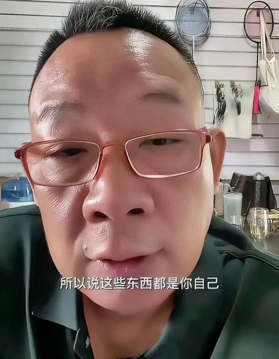 于东来这句话杀伤力真不小，一句“房贷压力大，你把房子卖了不就行了”，直接让无数