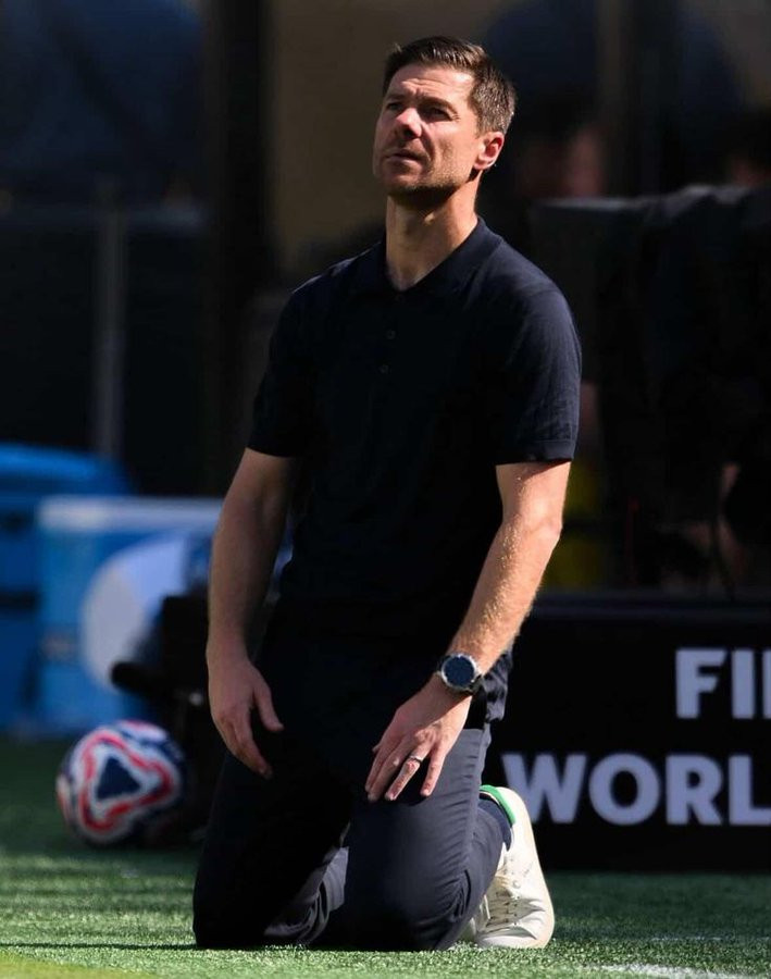 皇家马德里内部人士表示，哈维·阿隆索最近几周的领导风格“太软弱”，尤其是在对待球