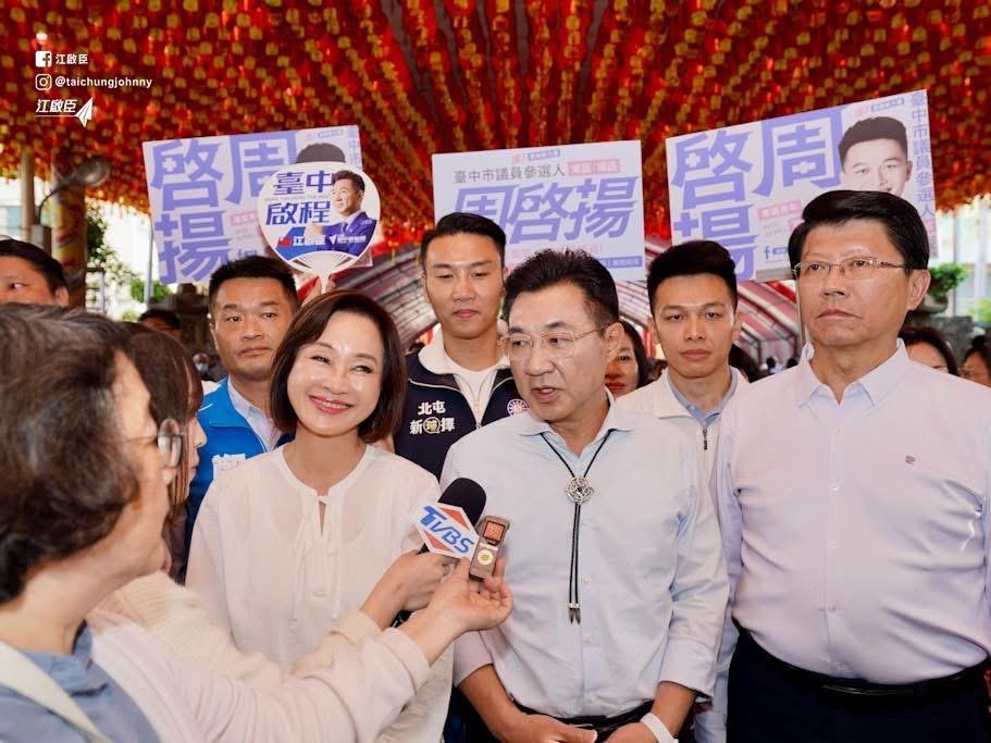 台中市长候选人江启臣今（14日）在脸书发文表示，感谢立院好战友台南市长参选人谢龙