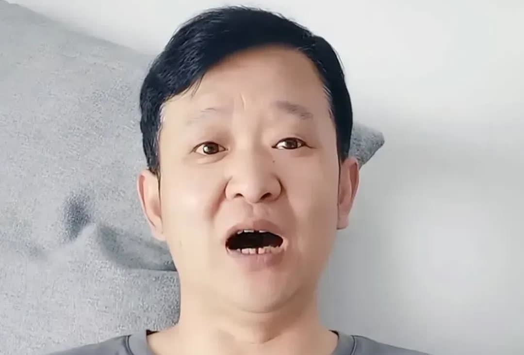 豁牙刘，看来好消息一语，自已也说烦了，就差自己给自脸上打一把撑了。这两天