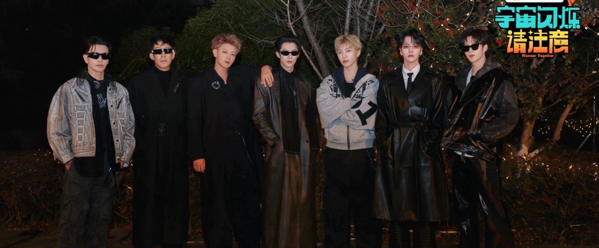 你们七个人里有六个人的头很小！