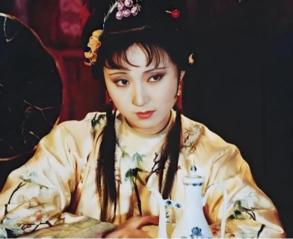 为什么林黛玉一死，贾府就被抄家了呢？林黛玉那柔弱的身子一断气，贾府的荣华就