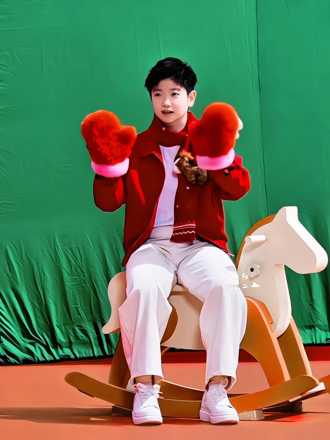 莎莎新的装扮，新年的感觉就来了！谁家这么会宣传，适合莎莎，小孩子谁不喜欢欢喜过