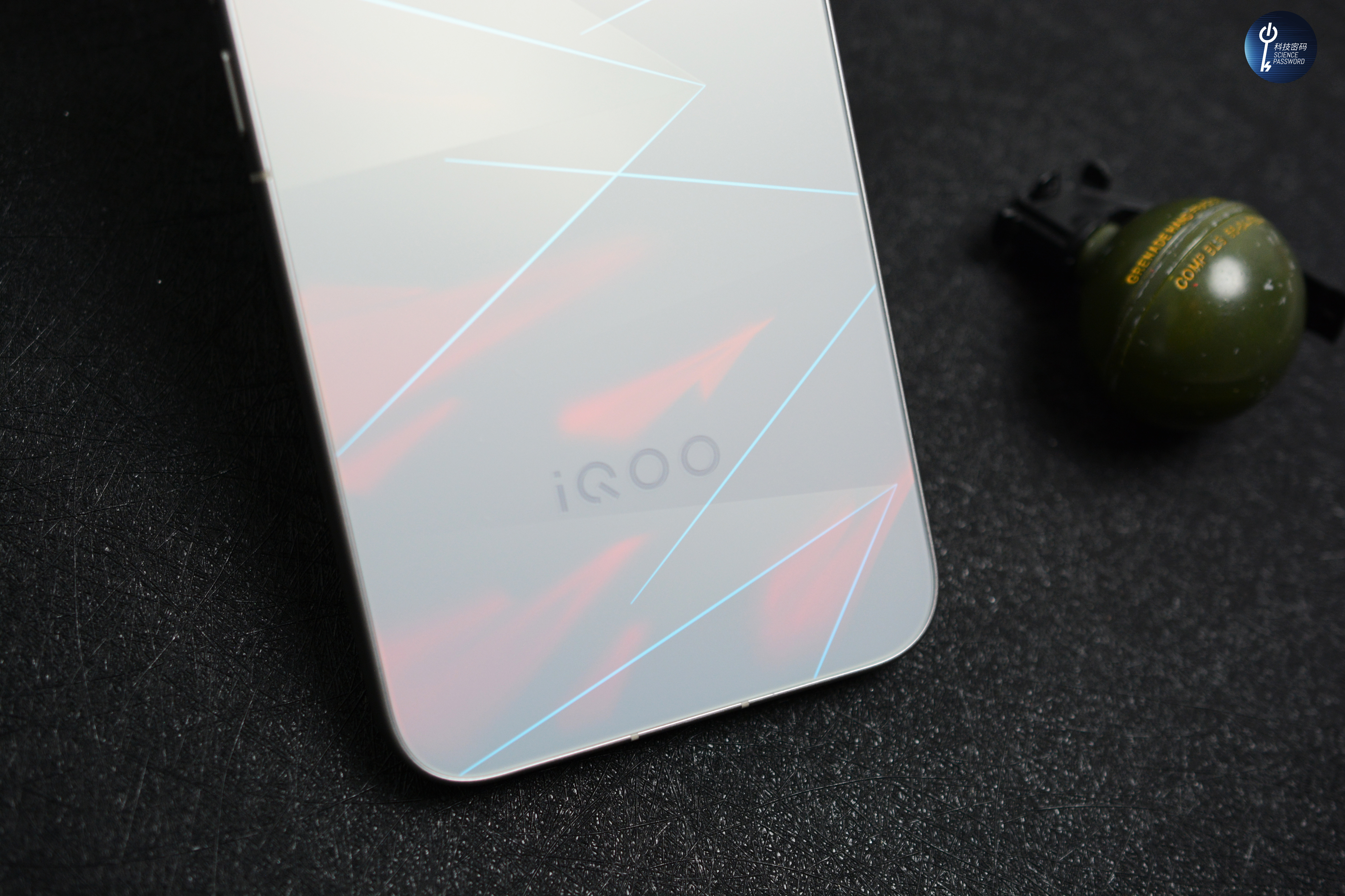 iQOO16一眼科幻！逐光｜超立体，超炫酷！来看真机实拍图细节满满​​​