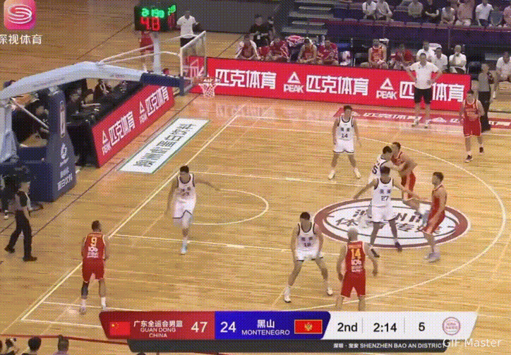 对手这么头铁[惊恐]？一直想挑战2米26的徐昕？徐昕跟上脚步+大帽拒绝，又是火锅