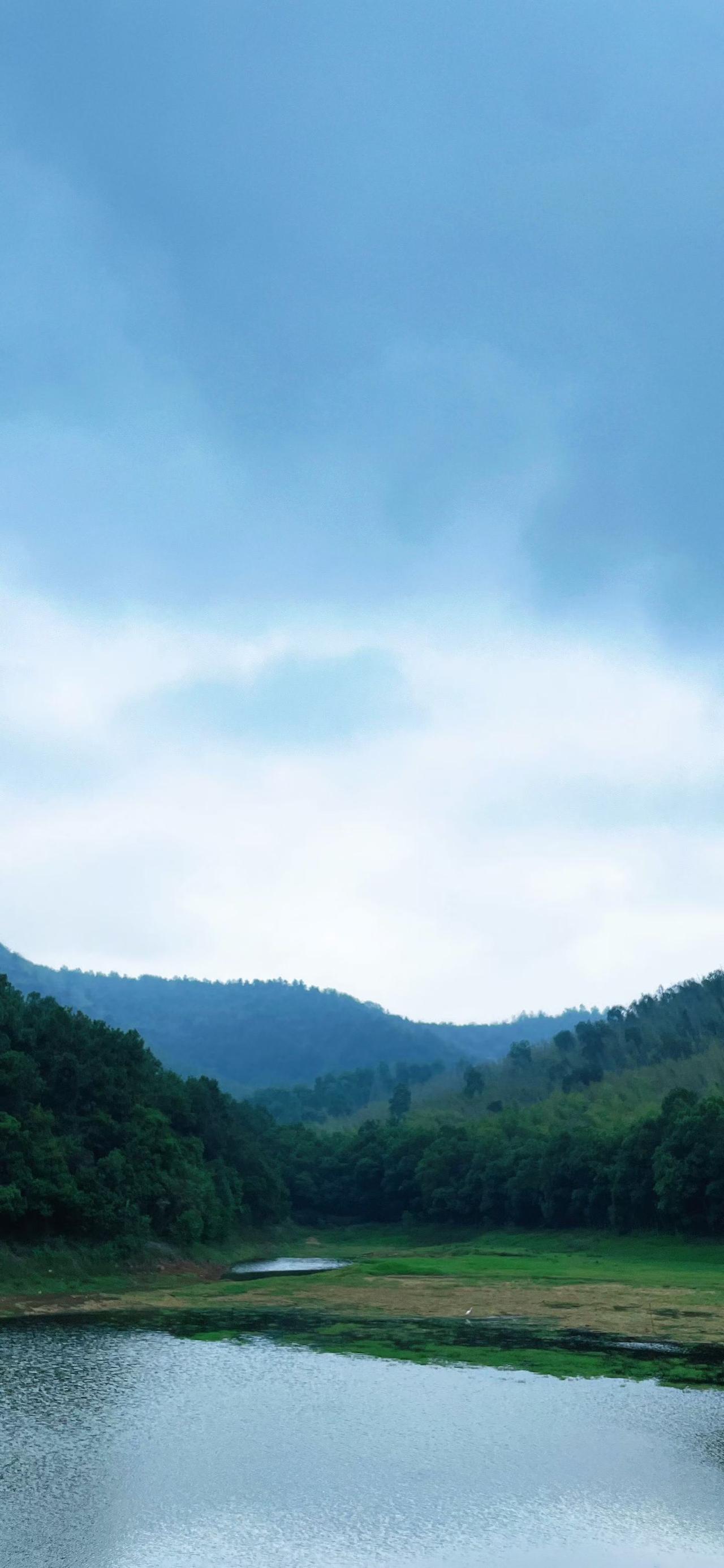 我的儿子明年研究生毕业，目前还没找女朋友。我不知道是不是我拖累了儿子的后腿，因为