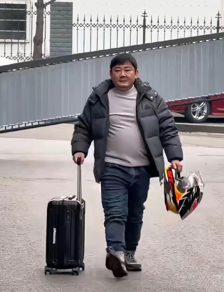 人不可貌相！谁能想到，1米6的张雪，能搞出这么大的名堂。他看着就是个很普通的