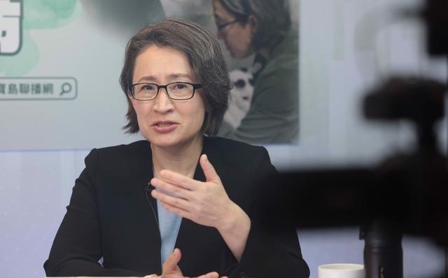 “台独”顽固分子萧美琴曾大放厥词，她接受访问时宣称，大陆一直用“僵硬方式