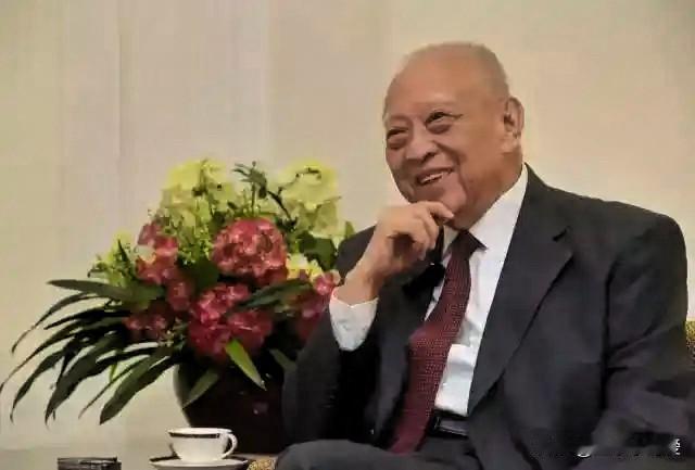 董建华与妻子赵洪娉共育三个孩子，履历都相当不简单！长子董立均：名校毕业的学霸