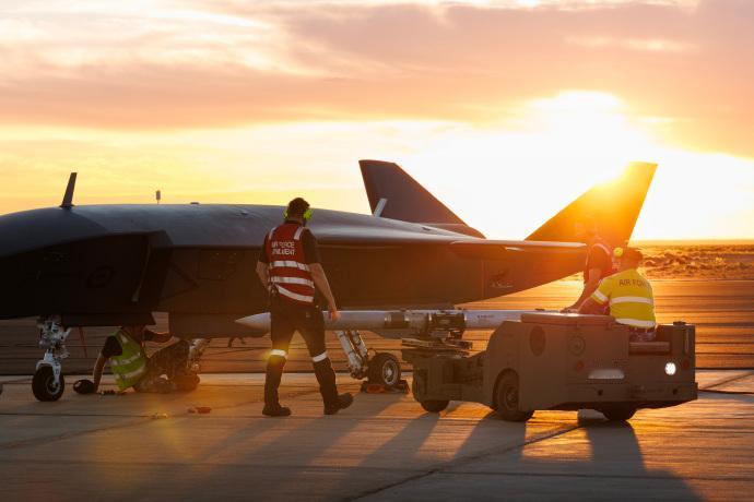 美帝国主义的隐身无人僚机项目获得突破性进展，紧紧跟随土耳其的红苹果无人机（歼-2